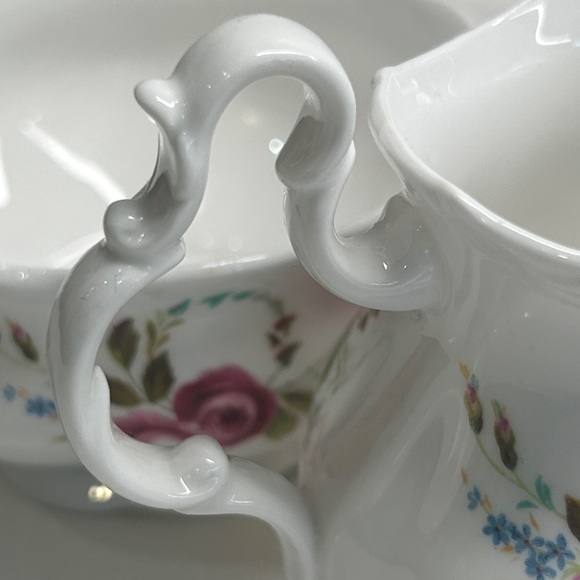 Vintage Royal Albert Bone China Creamer and Sugar Bowl with Pink Rose Motif - Picture 14 of 16